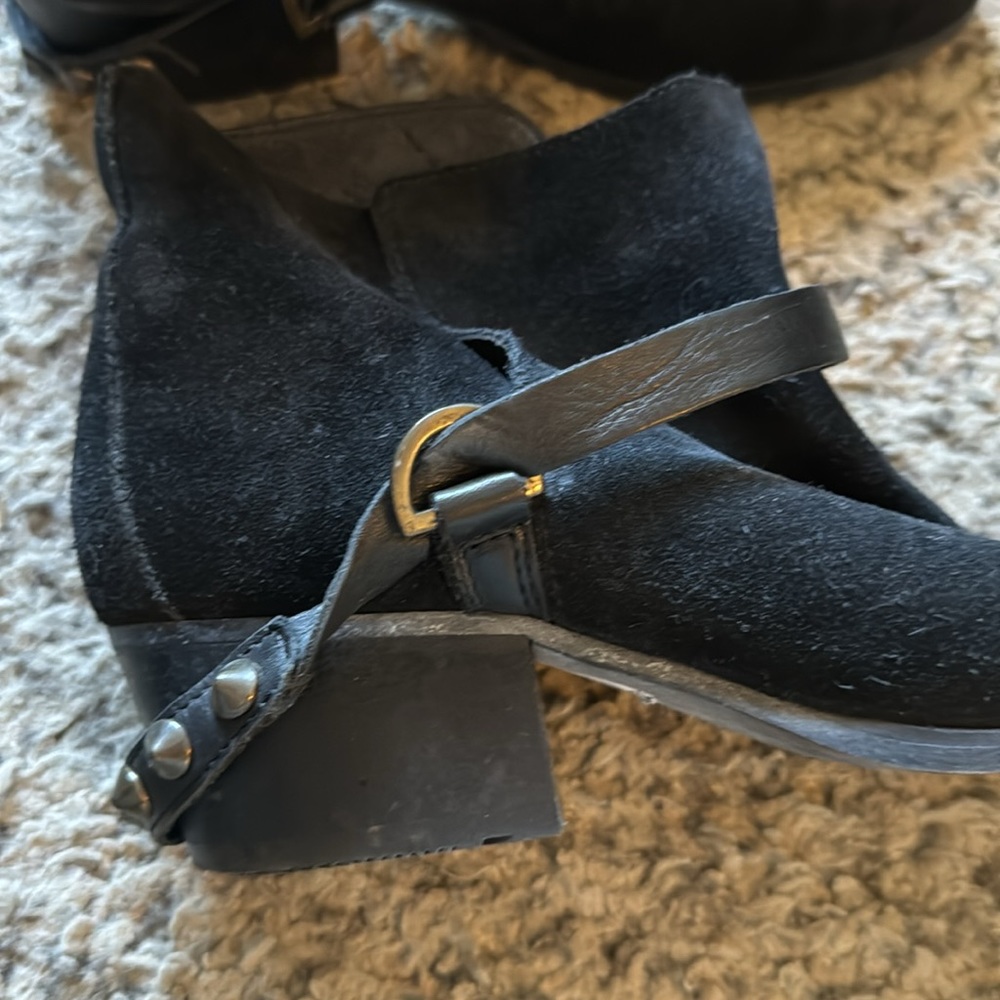 Hand Crafted suede boots - Picture 2 of 6